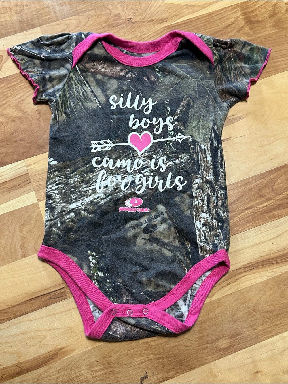 Mossy Oak Camo Baby Bodysuit with Pink Trim and Heart Graphic